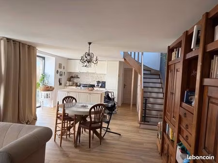 maison rénovée 2023 – 2 ch + bureau – centre à pied – plage à 5 min en voiture