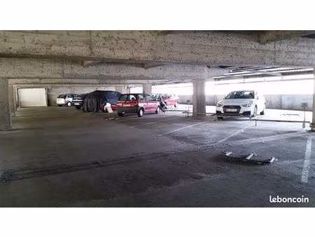 parking agen a vendre