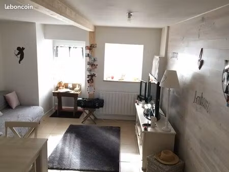 à louer appart/maison t3 2chbrs  60m2  jardinet  2 parkings  cabanon