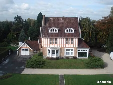 maison de maître bâtie sur 8200 m²