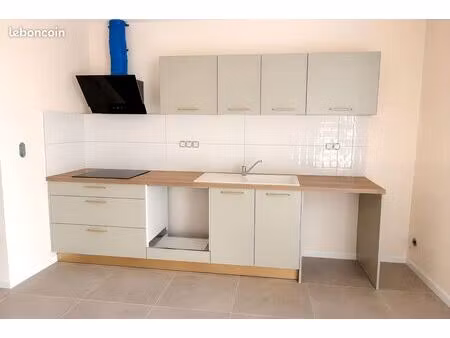 maison a louer : ? rare au centre du village près de casteljaloux : maisons rénovées avec 