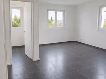 t3 56m2   etat neuf  2ch  quartier calme  parking réservé  local vélo