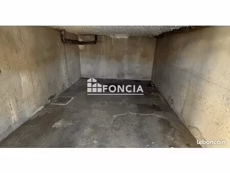 parking/box fermé 18 m² agen