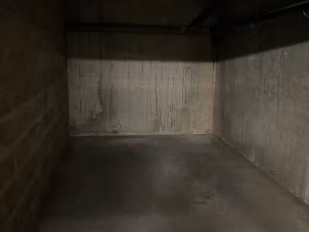 box fermé 13 m² – résidence sécurisée