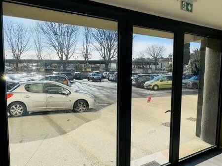 location local commercial – emplacement stratégique – alès (30100)