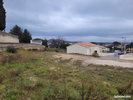 terrain à bâtir viabilisé 806 m2 pouzolles