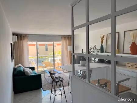 appartement moderne  meublé  vue mer à quelques pas de la plage