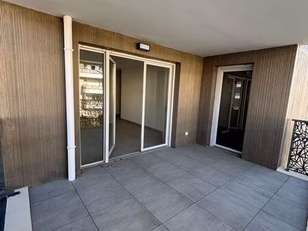 à vendre – appartement t2 récent avec terrasse et garage – château-gombert