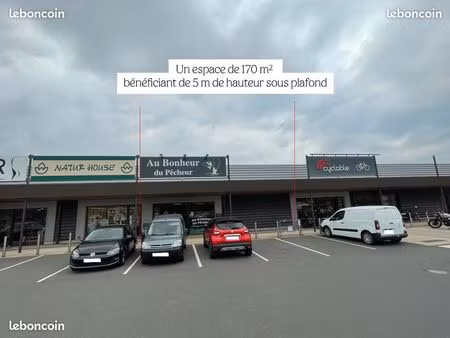 a louer local commercial 170 m²