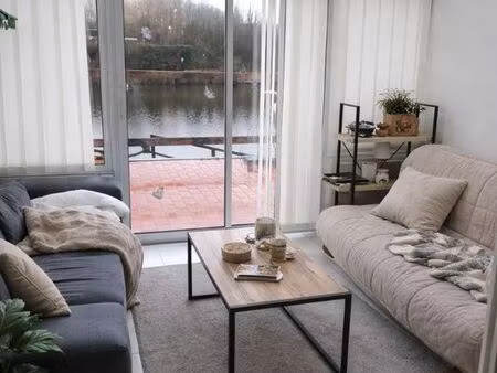 maisonnette au bord de l'étang