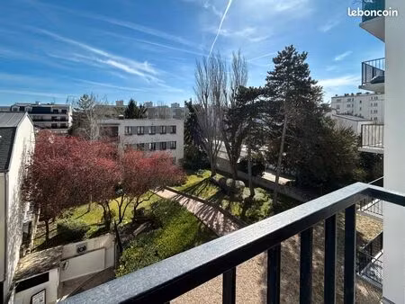 gare de clamart - 3 pieces avec balcon