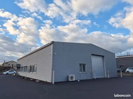 à saisir dépôt avec bureaux + stockage + parking