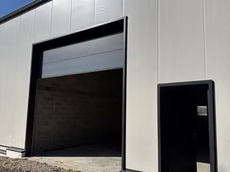 local / entrepôt 225 m2 isolé