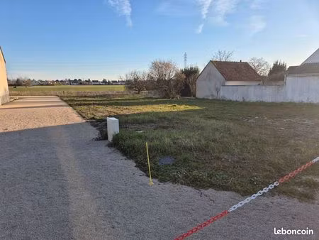 ingre : terrain à bâtir viabilisé de 569 m2 en 1er rang - libre constructeur