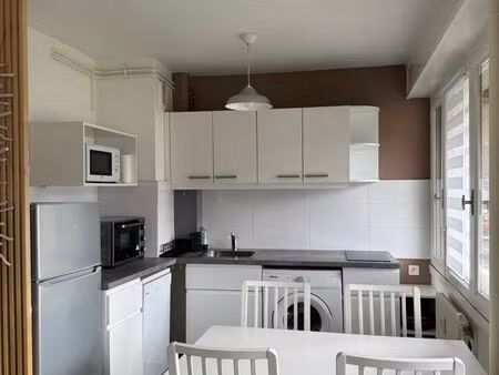 joli studio équipé meublé