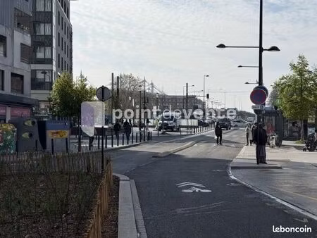 commerce informatique/multimédia 73 m²