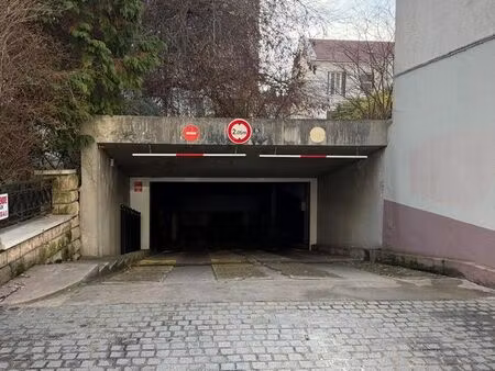 parking box sécurisé – 1er sous-sol – saint-mandé (avenue sainte-marie)