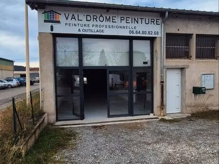 local commercial ou atelier 200 mètres carrés