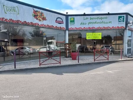 à louer – local commercial 300 m² – emplacement stratégique