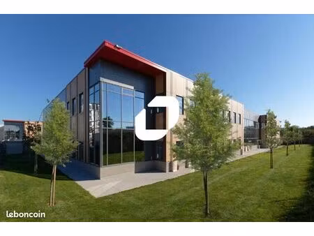 local d'activité 472 m²