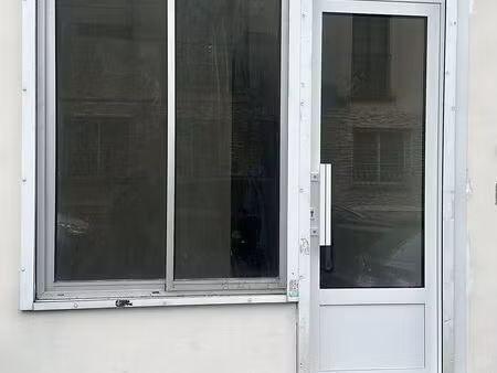 à vendre – pas de porte local commercial 43 m² –