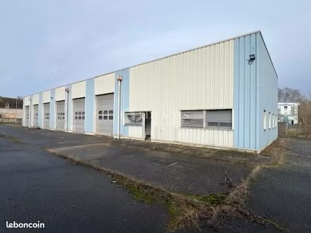 local d'activité 323 m²