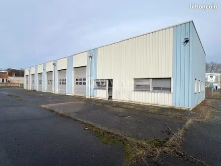 local d'activité 839 m²