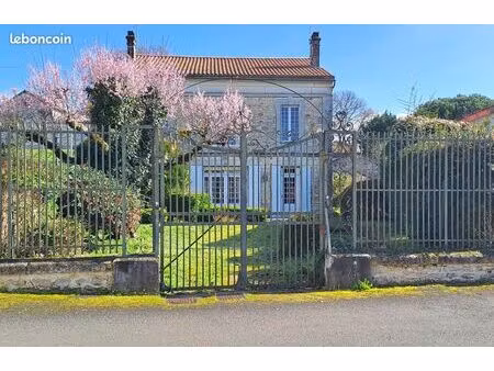 maison 6 pièces 240 m²