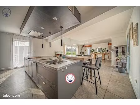 maison 6 pièces 222 m²