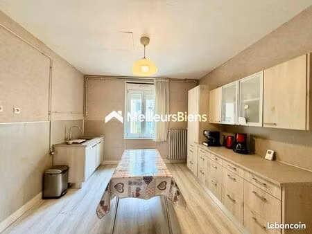 maison 9 pièces 135 m²