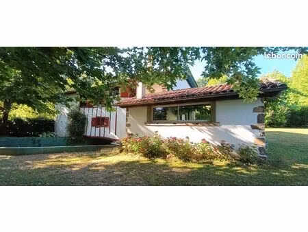 ancien moulin sur terrain plat de 8000 m²