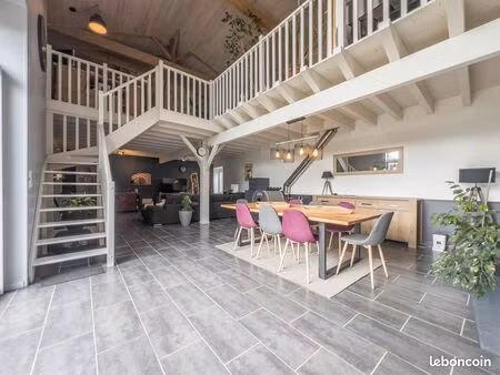 ancienne grange entièrement rénovée  lumineuse  4 chambres  un garage et une grange  à st 