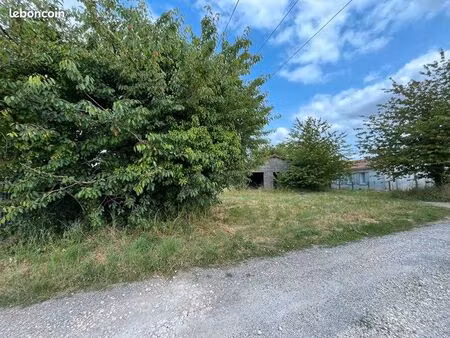 terrain 2 005 m² la couronne