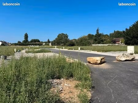 terrain 640 m² chamant