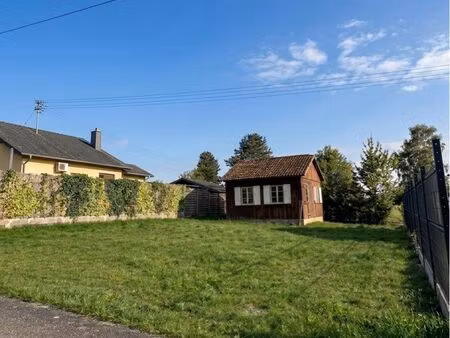 terrain constructible et viabilisé de 400 m² – cadre privilégié à proximité de l’étang