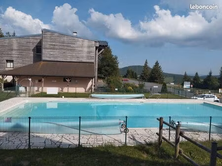 t2 à super besse avec terrasse