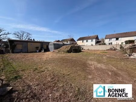entrepôt sur terrain constructible de 1000m2 opportunité à saisir