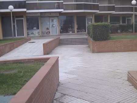 location local commercial