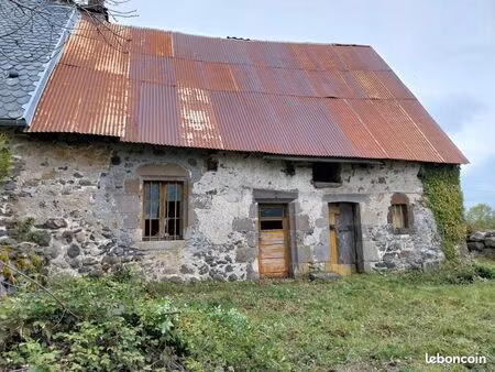 maison auvergnate à restaurer entièrement