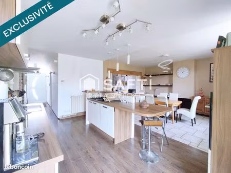 maison 8 pièces 221 m²