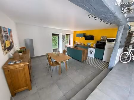 maison en pierres rénovée meublée avec jardin