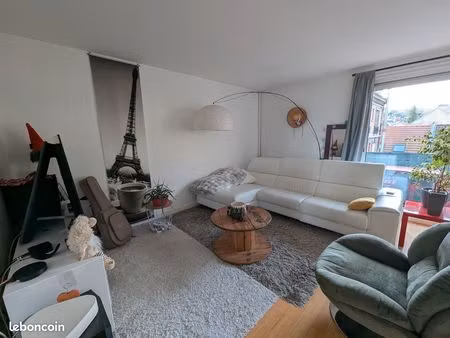 appartement traversant situé en centre ville de vaucresson