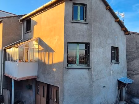 maison ancienne avec vue panoramique – fort potentiel de rénovation – châteaugay