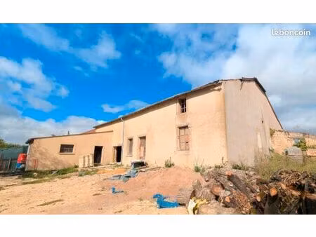 ferme 2 pièces 240 m²