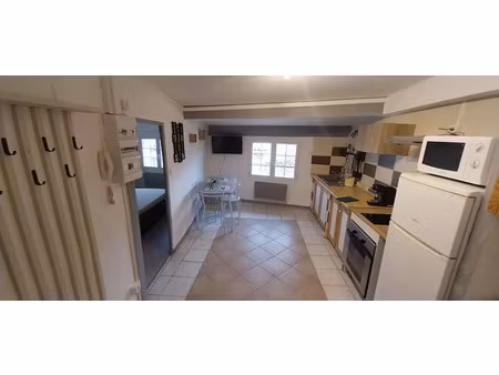 location meublée appartement 2 pièces 28 m² à brignoles (83170)  535 €