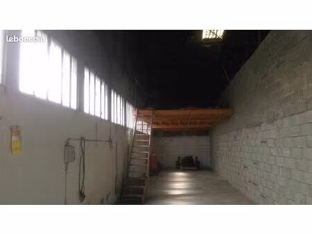 local dépôt bureau avec parking