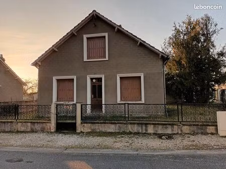 maison proche commerces