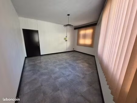 local commercial bureau pro rénové