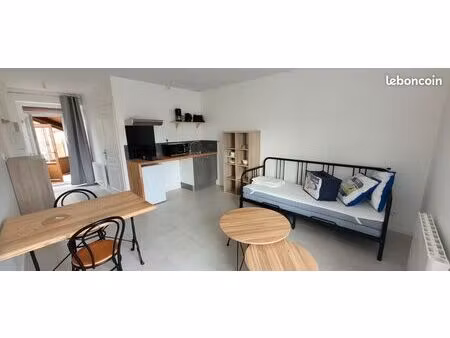 joli studio meublé à côté de l'université