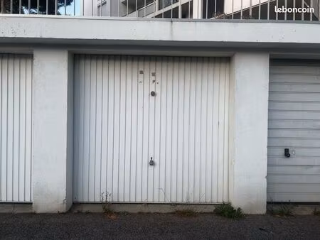 à vendre - garage fermé - perpignan (moulin à vent)